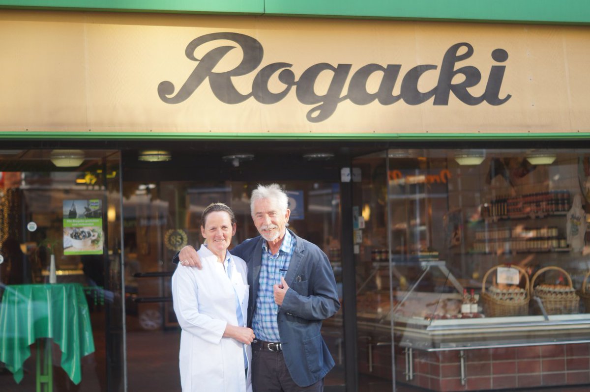 CarolinBruehl's tweet photo. So schmeckt die #CityWest: 90 Jahre Feinkost bei #Rogacki an der Wilmersdorfer Straße in #Charlottenburg: https://t.co/t1Vr9Ih0mx https://t.co/Eq4gj6D7jV