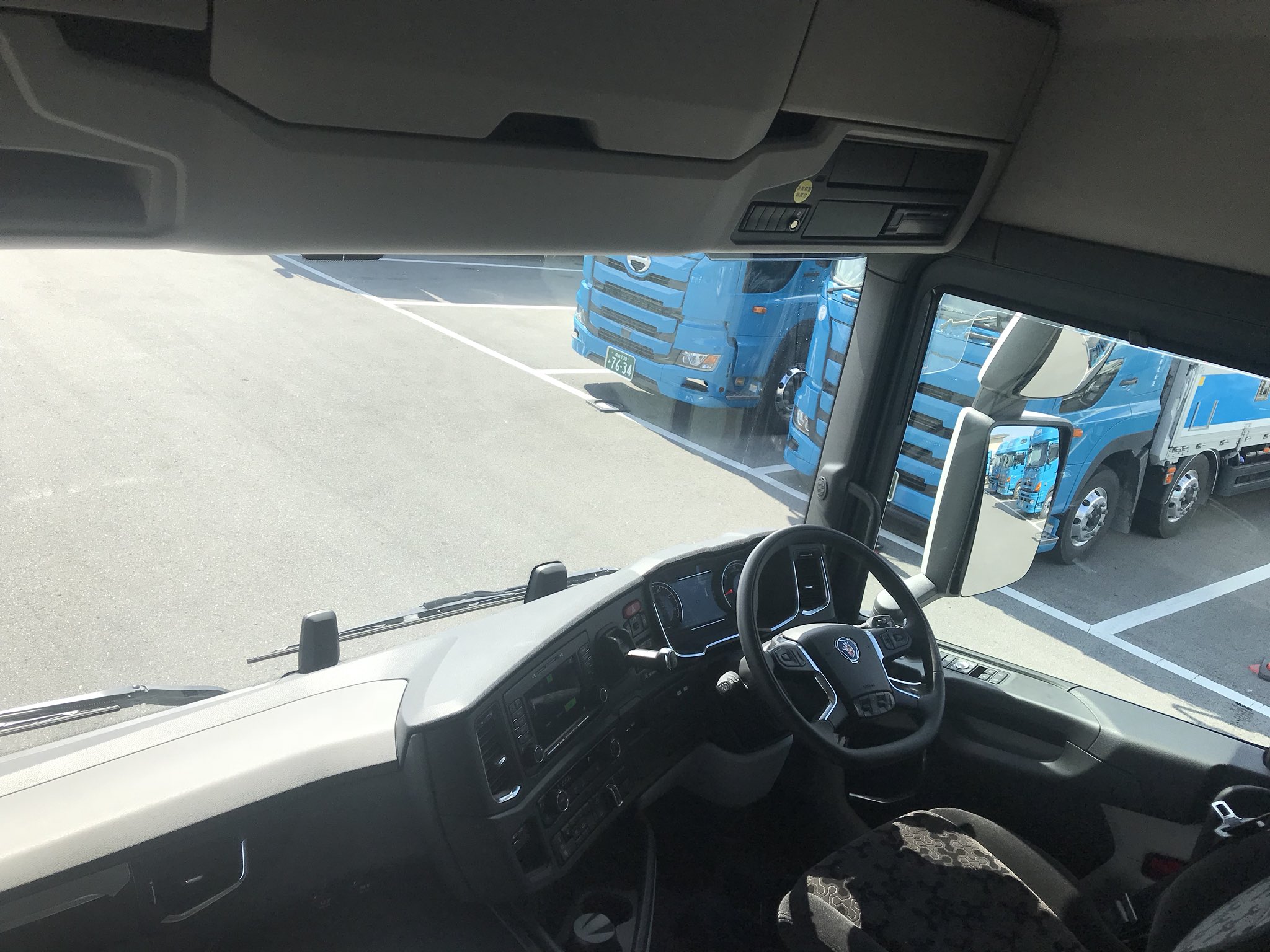 Shimijun トラックユーチューバー 現行スカニアの単車どうでしょうー ２車種乗ってみました ハイキャブ仕様 cc 410ps ローキャブ仕様 9000cc 360ps T Co G2jtywyyiy Twitter