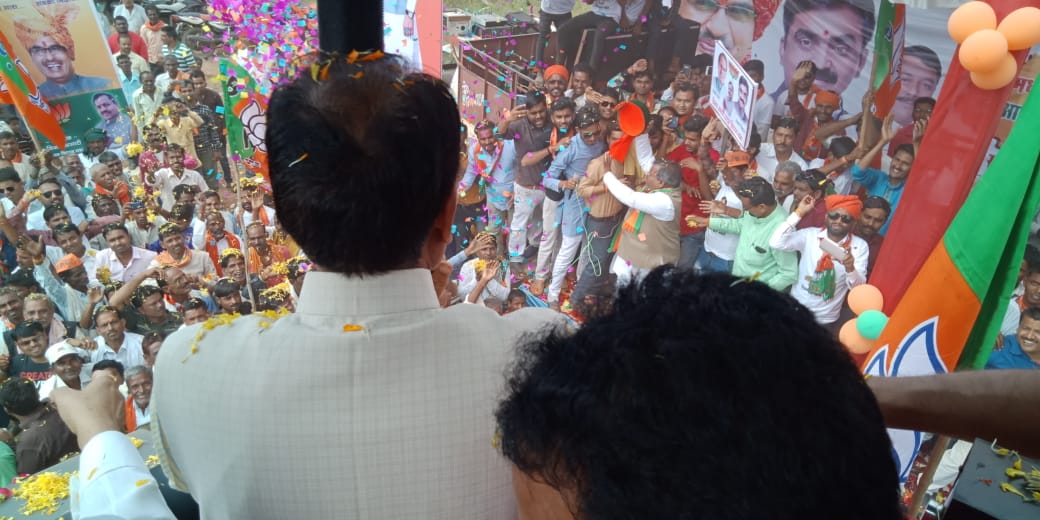 AbharYatra's tweet image. सिहोरा में #JanAshirwadYatra का नागरिकों ने उत्साह से स्वागत किया और श्री @ChouhanShivraj को आशीर्वाद प्रदान किया।