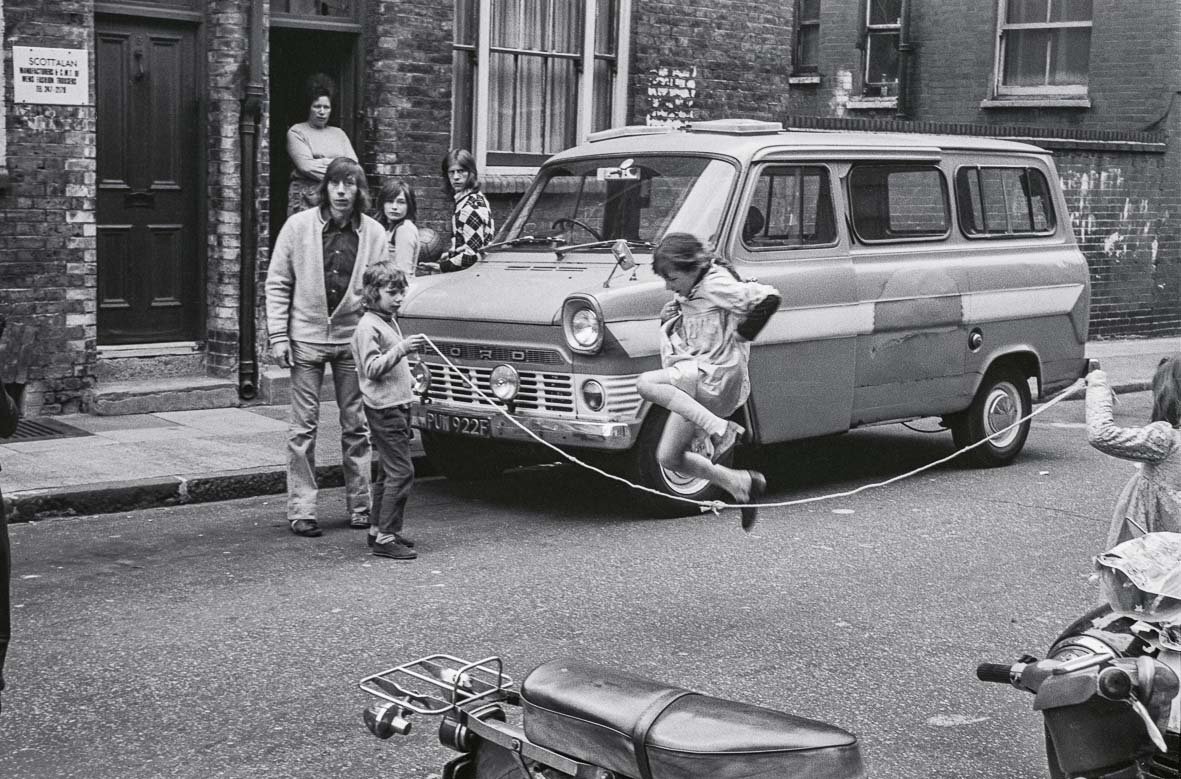 Stepney_Words's tweet photo. This photo 1973 by Ron McCormick, taken just off the Whitechapel Road -  a few hundred yards from @ideastores and the Whitechapel History Fest this weekend. WHITECHAPEL BOYS talk 2:45 pm Friday 26th - Chris Searle &amp; Ron McCormick  @SoL_Whitechapel  see https://t.co/p9pTjkAKjs https://t.co/Ebhtyyqnpq