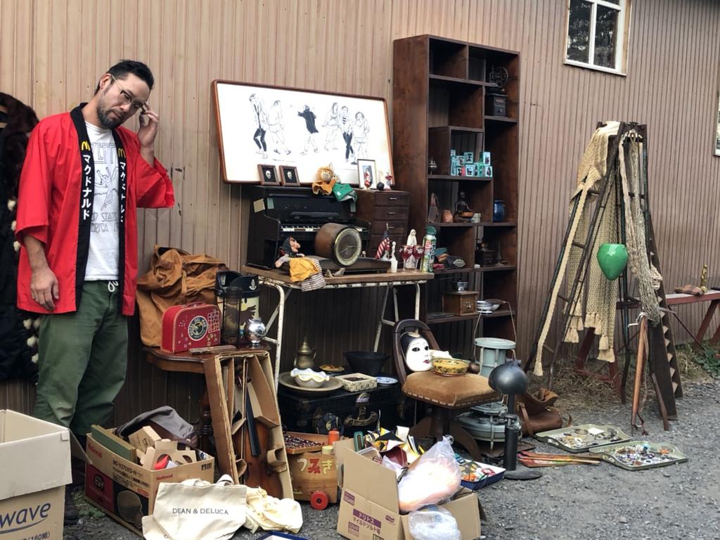 pre_hub's tweet photo. 「UBUNI SALE」商品情報～！
大きめの飾り棚、アラジンストーブ、ムートン、木引だし、アクセサリー大量、レザーのバック各種、ヴィンテージトランク、古い回転椅子、等々……
まだまだあります！！ https://t.co/6EmEP4VCNI