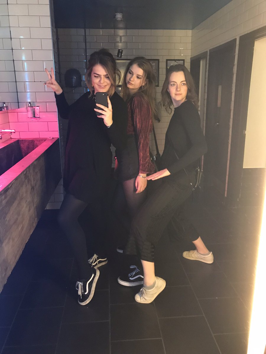 Ellarice_'s tweet photo. Happy birthday you angel @maggieallenn I hope your day is superb, love and miss you more than anything xxxx https://t.co/Vef9gnfM3t