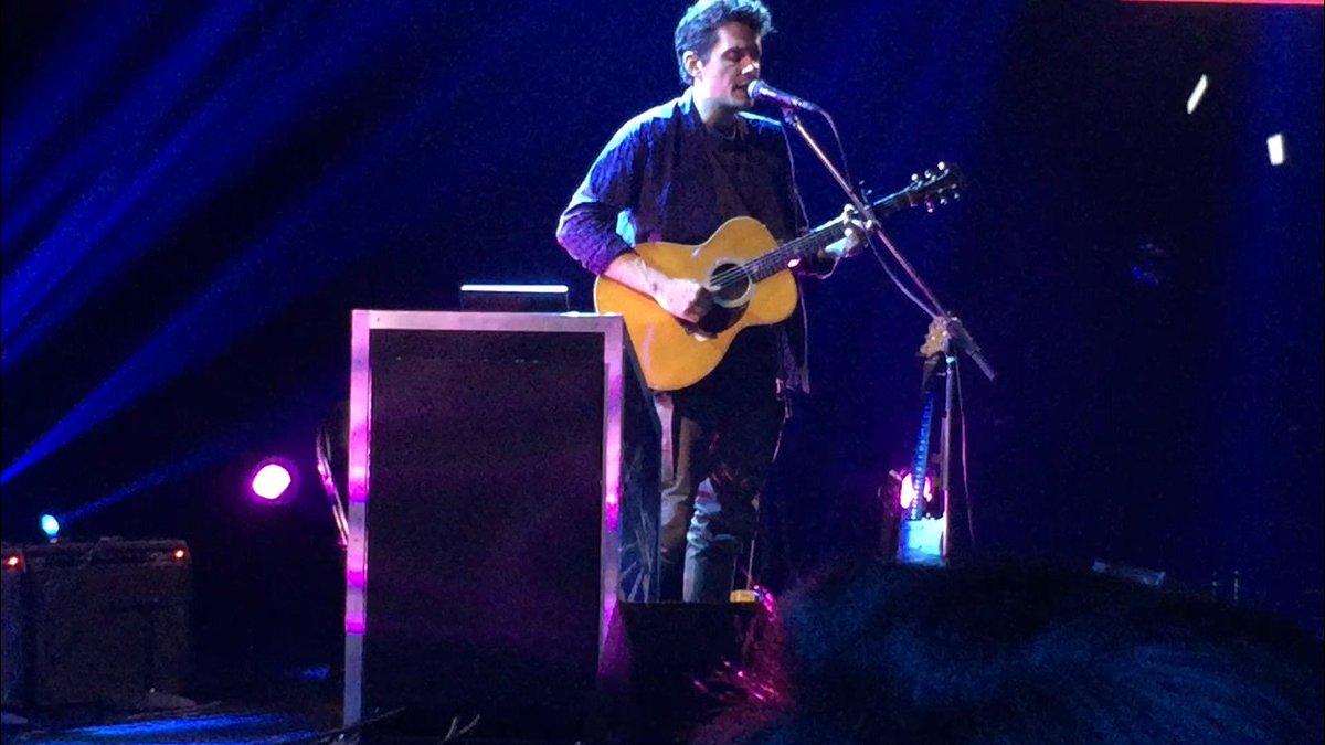 MBeeHny's tweet image. You made my night. @JohnMayer 😘✨ @iHeartRadio #secondrow #dreamcometrue #foreverafan ♥️