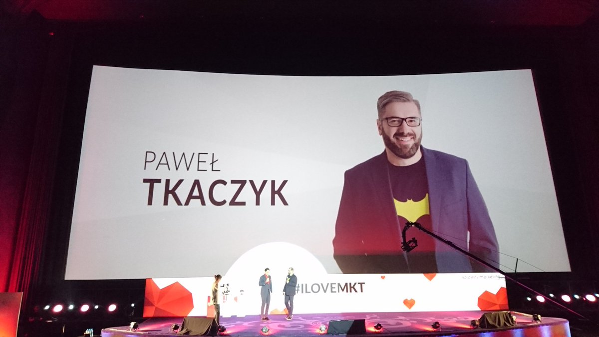 Zaczynamy kolejną edycję #ilovemkt. Na scenie "poważny" <a href="/paweltkaczyk/">Paweł Tkaczyk</a> :)