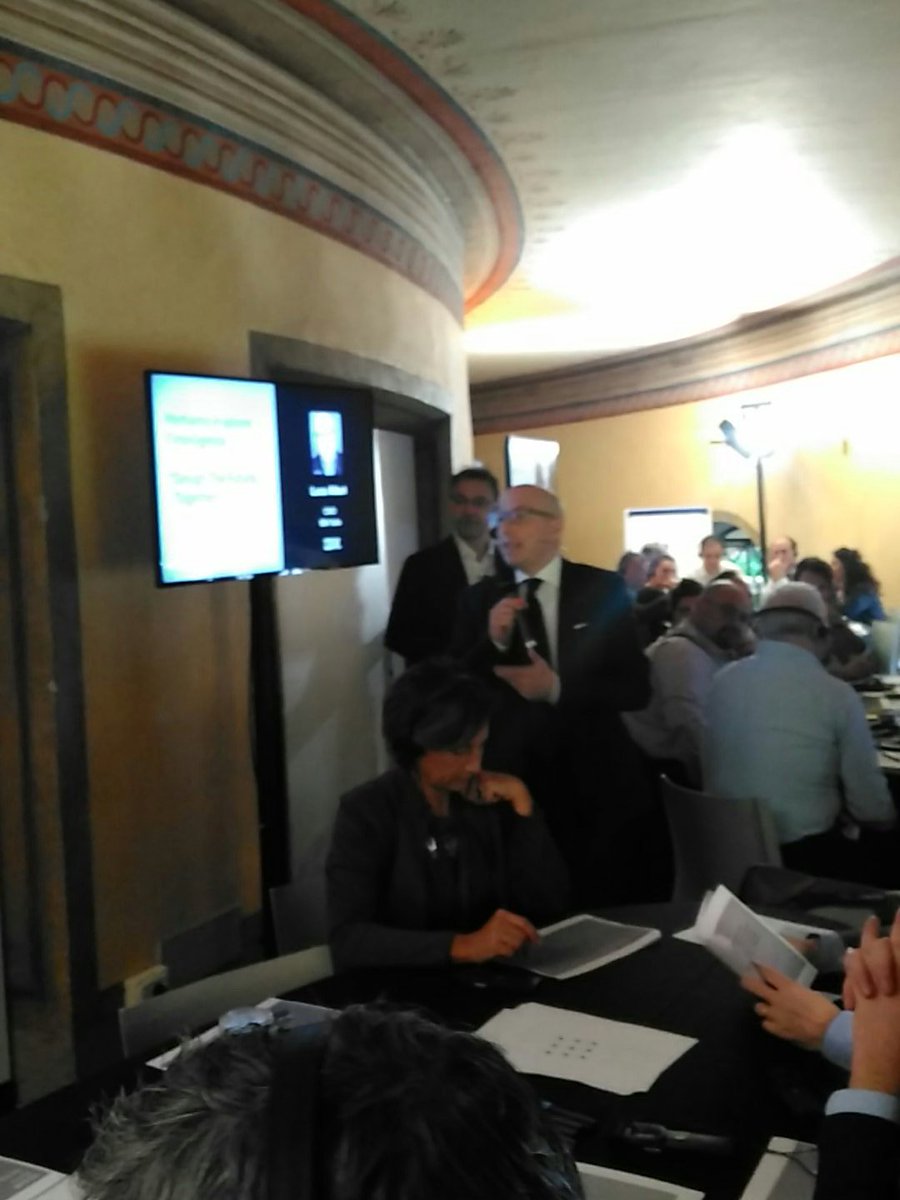 lau76ra's tweet photo. @AltieriLuca apre la sessione di #designthinking Design the future together al #thinkroma @IBMItalia @gmeardi https://t.co/y2Bqe9HEW1