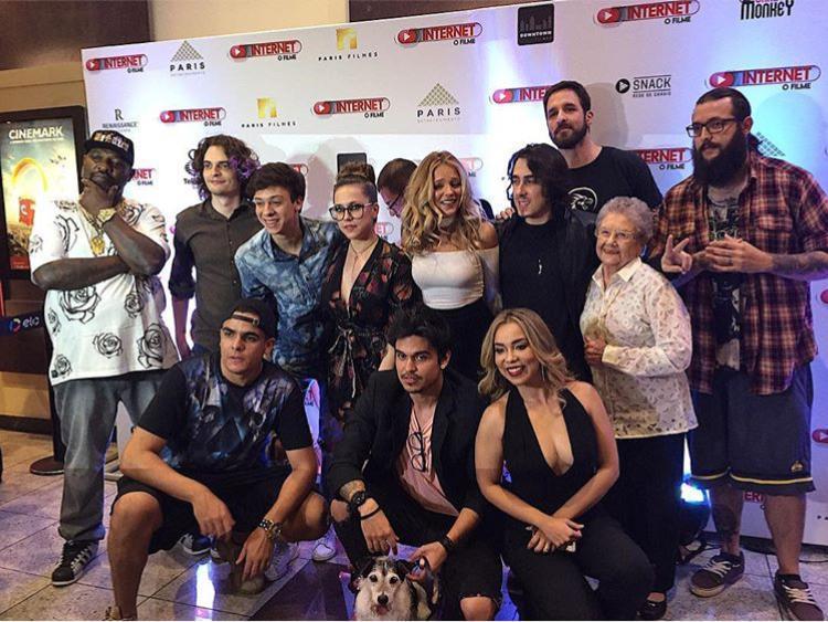 #tbt com eles. Turminha boa. Saudades das gravações. ☺️<a href="/gabilopescombr/">Gabi Lopes</a> <a href="/cocielo/">júlio cocielo</a> @igao <a href="/cauemoura/">cauezão</a> <a href="/rafinhabastos/">Rafinha Bastos</a> <a href="/victorrmeyniel/">Victor Meyniel</a> <a href="/pathydosreis/">Patricia dos Reis</a> <a href="/gusta/">Gustavo Rodrigues</a> <a href="/fecastanhari/">Felipe Castanhari</a> <a href="/mrcatrareal/">Wagner Costa - Catra</a> <a href="/maumeirelles/">Mauricio Meirelles</a> #internetofilme