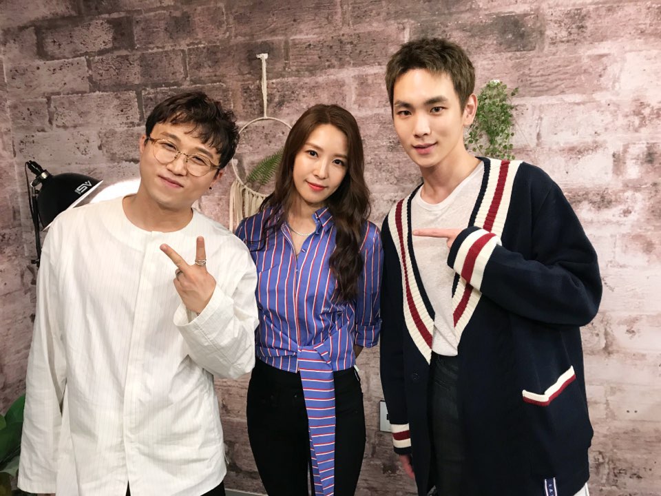 SHINeeUy's tweet photo. [TWITTER]

Actualización de la cuenta oficial de #SHINee junto a #Key, #BoA y #ParkSungKwang para el último episodio de #CheongdamKeytchen 

Cr.: shinee https://t.co/OuIjq6NMOQ