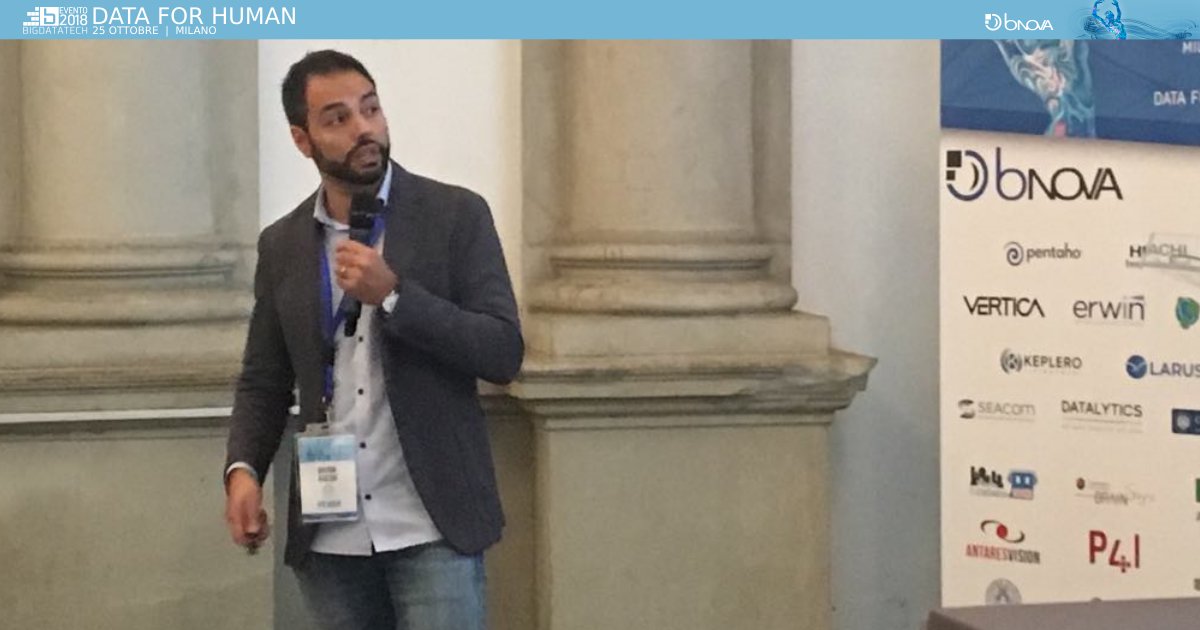 BNovaConsulting's tweet photo. Il #deeplearning per predire le interazioni tra molecole. Davide Bacciu dell'Università di Pisa racconta come i grafi siano la soluzione migliore per rappresentare fenomeni e processi in ambito biomedicale. #BigDataTech2018 https://t.co/zsQ12R90el