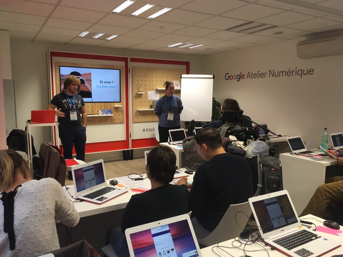HelierPole's tweet photo. Cet après midi, le living lab isar du @HelierPole accompagne un groupe d'utilisateurs pour tester l'application @MyCarLot_fr qui permet de géolocaliser les places pour les personnes à mobilité réduite.
#livinglabISAR https://t.co/q1D5m6KLih