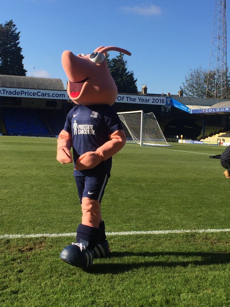 JennieManley's tweet photo. Thanks @shrimp_sammy for the fun down at Meet the players day at Roots Hall today! 🦐 ⚽️ https://t.co/7LIjOc9M4d