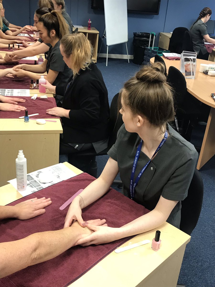 hcfehbmup's tweet photo. Level 1 beauty students providing a pamper for staff at a local Primary school #wellbeing #atwork #HCFE https://t.co/ueV3dcVPPw