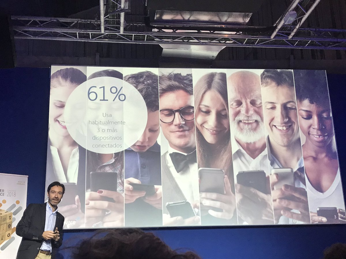 Merianne13's tweet photo. Pues si... estamos hiper conectados... 150 veces al día de media consultamos el móvil 😱 Javier Echevarría de @ProdwareES en #CEC18 #CustomerExperience https://t.co/juRoK5ASO7
