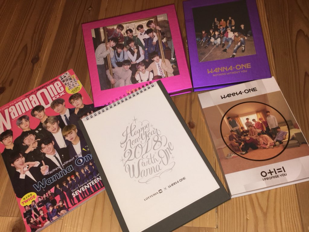 WannaOne__223's tweet photo. ずっと譲ろうか迷ってたんですがグッズ(？)譲ります！！2.3枚目はポスターです(丸めて保管してあるので)
欲しい人いたらリプかDM下さい🙇🏻‍♂️❣️
トレカや状態なども聞いてくれれば答えます！
 #WannaOne https://t.co/akp4sDO9MO