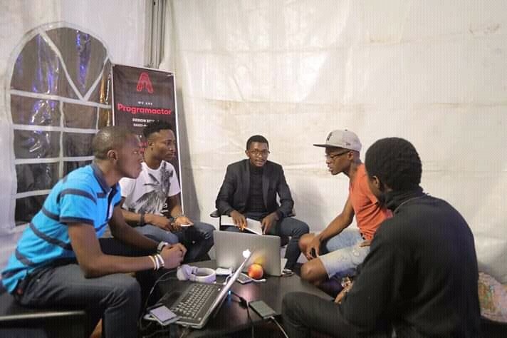 domafest's tweet photo. Le Douala Hip Hop ce n'est pas que la musique !  C'est aussi le Digital Art Market,  une plateforme qui réunit tous les projets culturels axés sur le digital dont le Gaming... 😉

#dhf2018 #youthisatalent #leswaysarrivent https://t.co/2sVxFui3wo