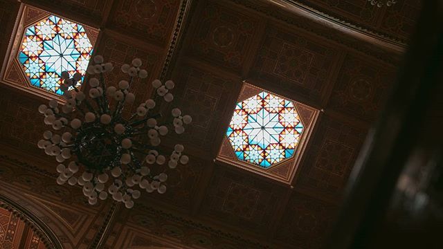 AlenkaFalzon's tweet photo. Synagogue Vibes 🕍
.
.
.
.
.
#potd #travel #travelgram #explore #travel_budapest #budapest #hungary #budapesthungary #greatsynagogue #greatsynagoguebudapest #synagogue #mosaic #gh5 #lumix https://t.co/kvnmMX53jm https://t.co/OKUZalzth3