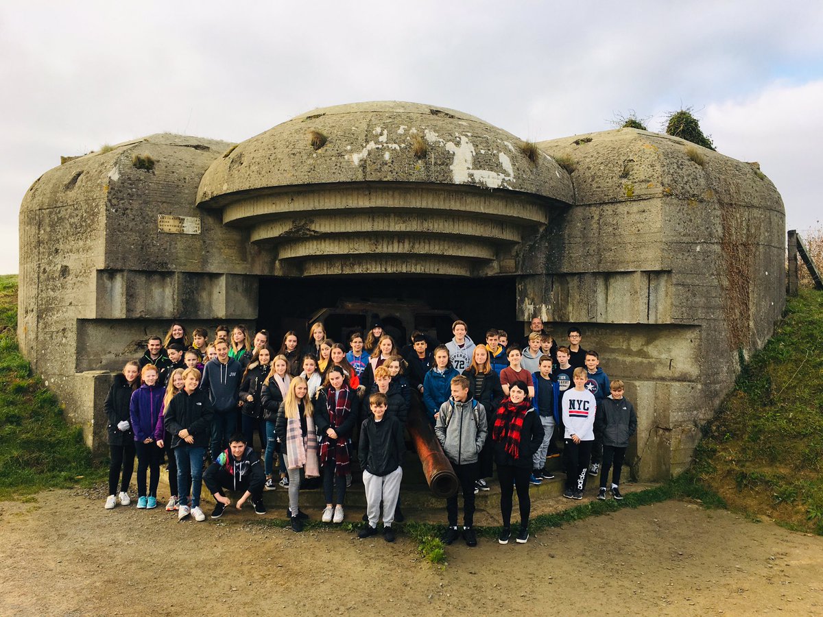 SJLHistory's tweet photo. Checking out evidence of the Atlantic Wall at Longues sur Mer #normandy2018 https://t.co/22QglDWvom