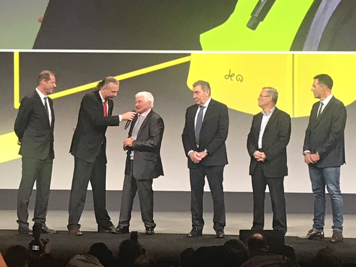 sophiekamoun1's tweet image. Raymond Poulidor s’adressant aux 3 quintuples vainqueurs du Tour de France Eddy Merckx, Bernard Hinault et Miguel Indurain : « A nous 4, nous avons gagné 15 Tours de France ! » #derision #grandmonsieur #TDF19