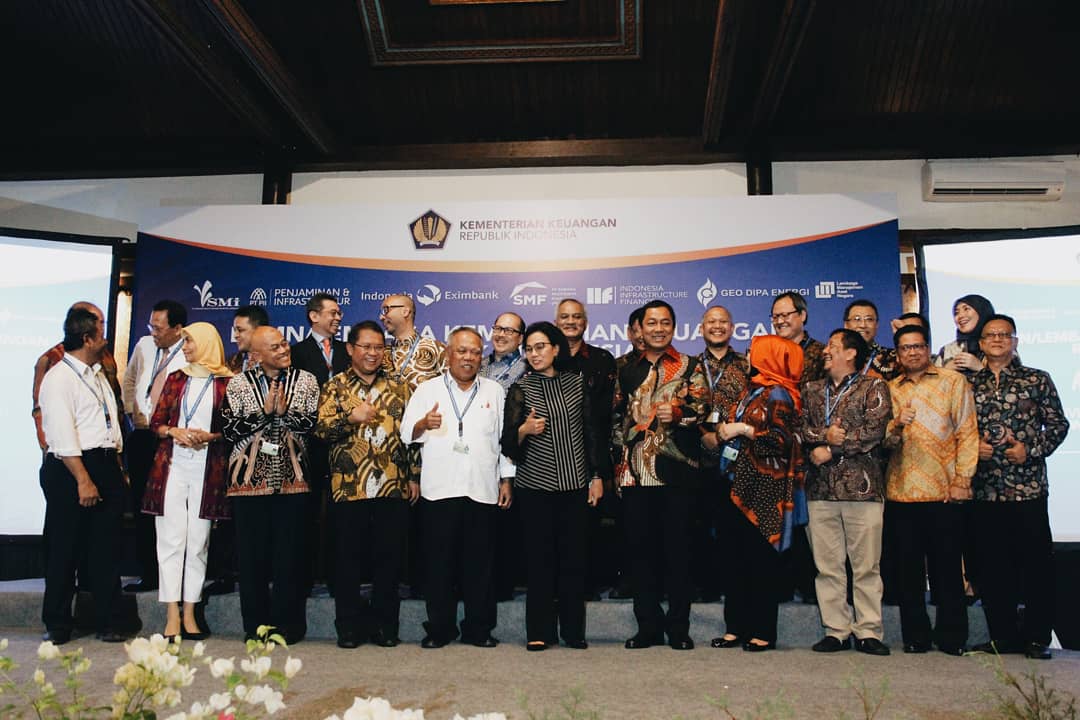 NusantaraInfra's tweet photo. Dalam rangkaian acara #IMF2018 tgl 8 Oktober 2018, PTNI melalui konsorsium Cikunir – Ulujami yg disaksikan @KemenkeuRI, @kemenPU, @kemkominfo melakukan penandatangan MoU dgn PT Indonesia Infrastructure Finance (IIF) utk pembiayaan Tol Jakarta Outer Ring Road Elevated (JOR III). https://t.co/F6ccrT4hxx
