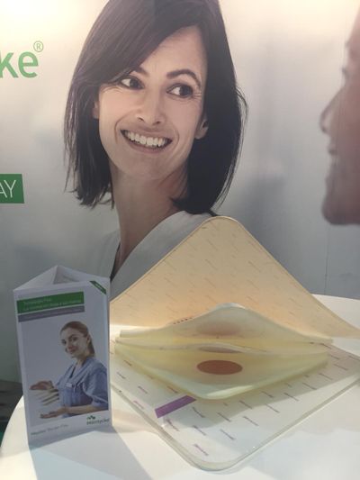 MolnlyckeEspana's tweet photo. Producto finalista @anecorm: Mepilex Border Flex es un apósito con un diseño exclusivo de 5 capas que se adapta a los contornos del cuerpo para facilitar el movimiento diario - Descúbrelo en nuestro stand de @12anecorm y vota ya #flexibilizate #anecorm #12anecorm https://t.co/N3Yrr1jB3r