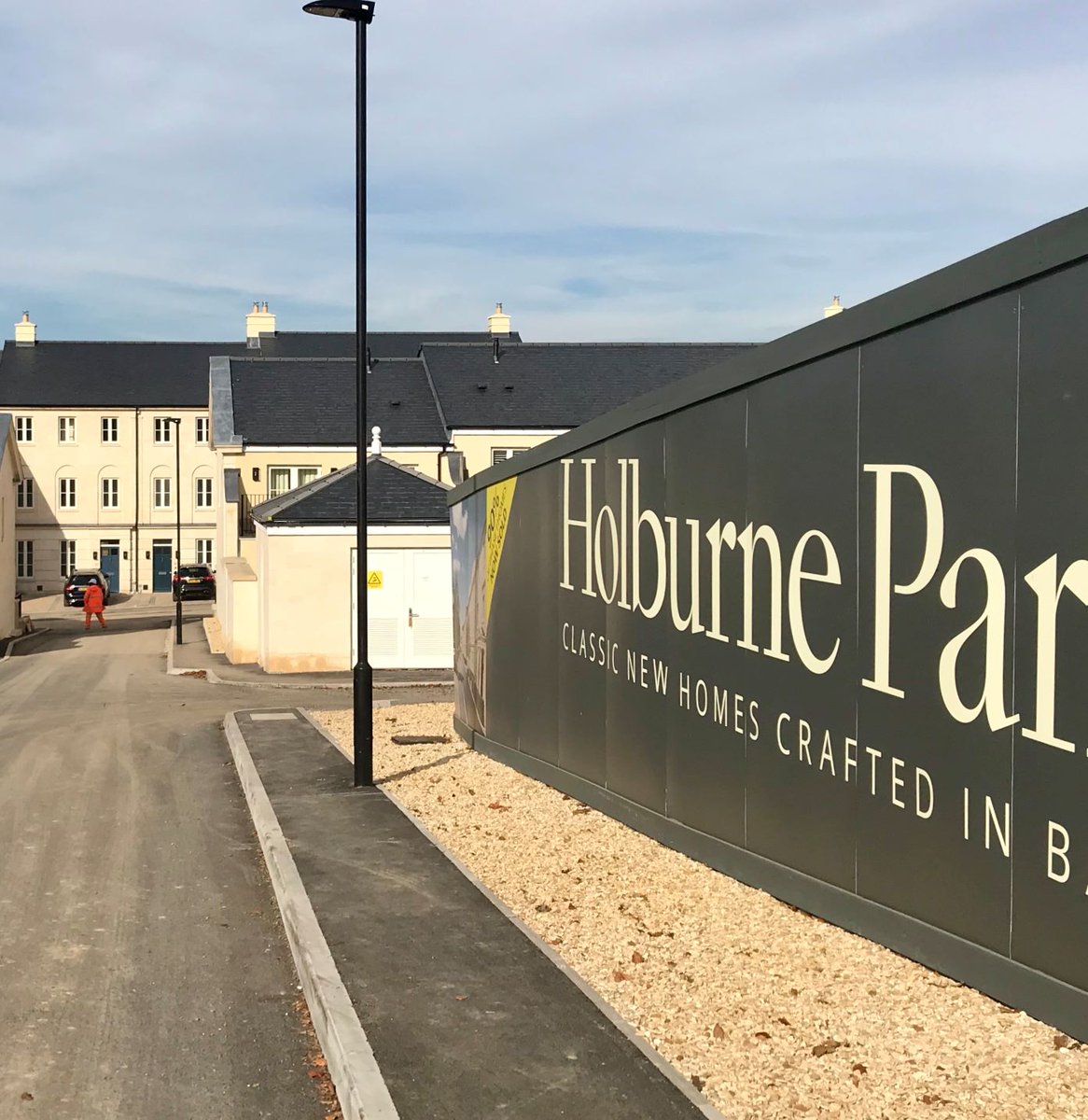 Lovell_Stone's tweet image. Fabulous sunshine visiting Holburne Park in Bath to see our #HarthamParkBathStone insitu. The honey-coloured hue of this ancient limestone  looks stunning on this prestigious development. 
#classicaltradition #bathstone #modernliving #quarrymaster #britishstone #Bath #cityliving