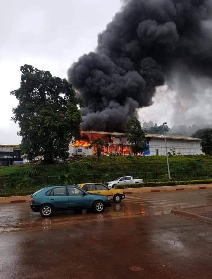 FabianoDeco2's tweet photo. Think something is cooking up in #frenchcameroun for barely days after election results building attached to "palais de congres" in flames.#kwakwa #matoh #Tali have been burnt by @PaulBiya thugs.lick ur wounds.@LeahHardingAJE @ilariallegro @realDonaldTrump @hss_sec @dwnews https://t.co/xtTH9u5E2T