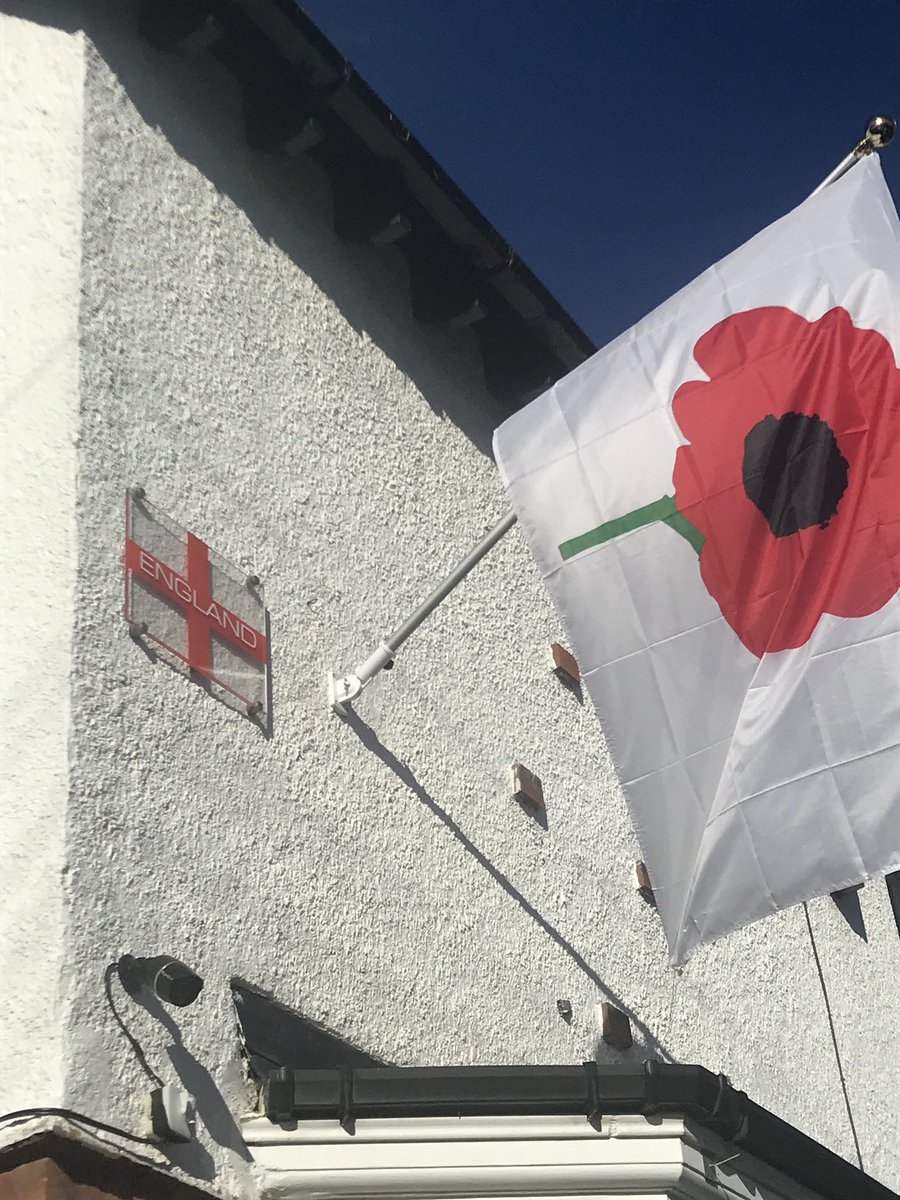 ADFSoccerSchool's tweet photo. Well my flag is up!
I will make sure my 4 children remember and respect our brave services that sacrifice there lives or have sacrificed theres.
How the poppy has become a symbol that so many people are looking to disrespect is beyond words.
❤️The heroes sacrifices
ADF respects. https://t.co/rdD9oyosnN