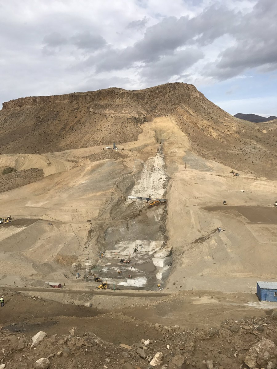JonathanLacote's tweet photo. Visite de l'impressionnant chantier du barrage de Vedi, le plus grand projet de développement en #Arménie financé par @AFD_France, qui permettra d'assurer l'irrigation régulière de la plaine de l'Ararat.

Ce projet de 75M€ sera accompagné de projets agricoles avec @EU_Armenia https://t.co/x3UlNjyUuo
