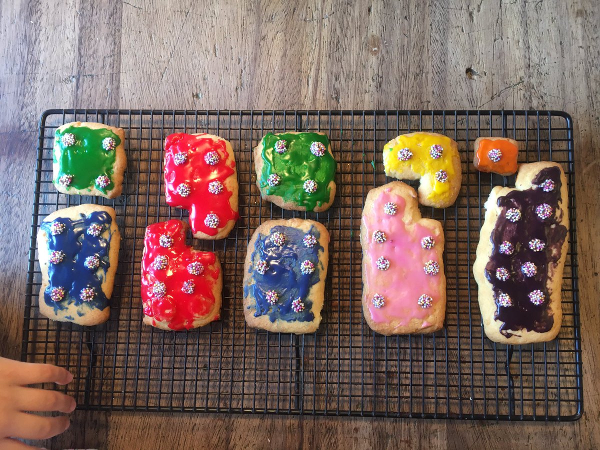 Alisons45681920's tweet image. Easy homework she said!!! What a mission @HCS_KeyStageOne ... we are not even dressed it took so long 😂😂😂#numicon #mathshomework