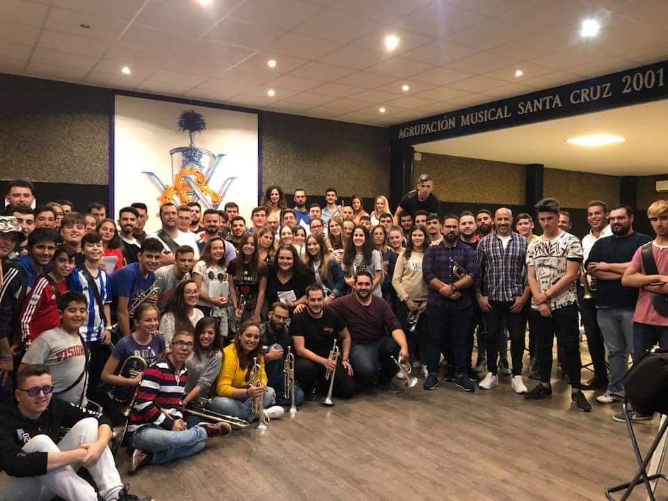 SantaCruzHuelva's tweet photo. 📸 GALERÍA

Extraordinaria jornada de trabajo y matización junto a David Macías Gómez, perfeccionando la obra de su autoría “La última verdad”; recientemente incorporada a nuestro repertorio y próximo estreno para la Semana Santa de 2019.

#SienteLaMúsica
#SienteSantaCruz https://t.co/0WqnEzQK2a