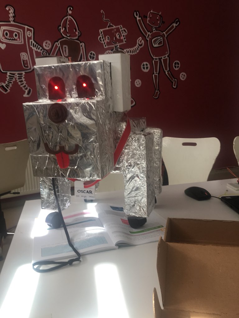sinemgkpnr's tweet image. 7.sınıflarla yaptığımız projeler devam etmekte...Oscar’ın da gözleri ışık saçıyor ... #BKArduino @ilker_eris @duygubiyikoglu @mahirarslan_BK @sbalci07 @bahcesehirant