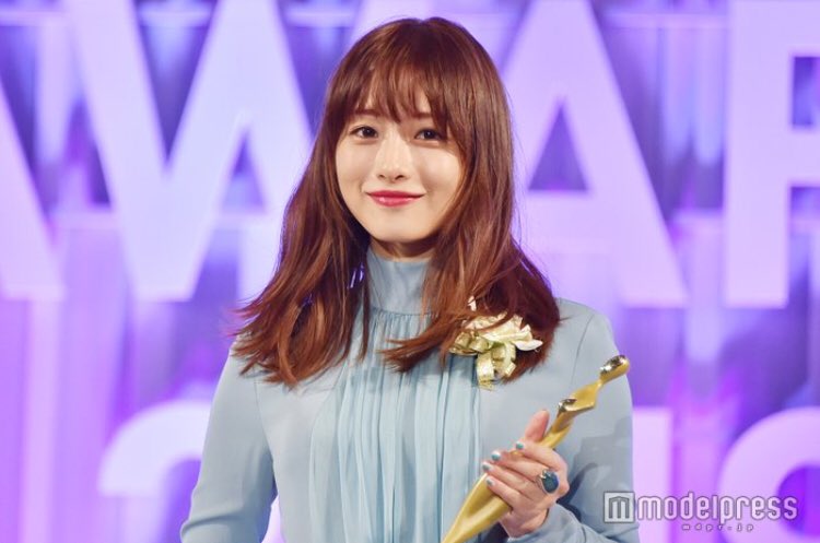 美ホ 髪型髪色変えた石原さとみお人形さんみたいで可愛すぎるでしょなにこれ同じ人間ですか T Co Cx7lekg47h Twitter