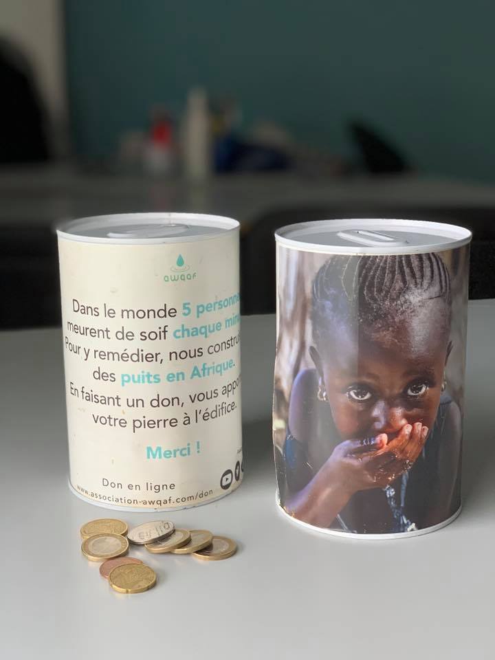 HELLO LA FAMILLE !

Vous habitez Argenteuil et les alentours ? 
Alors vous avez probablement participé à remplir les tirelires d'Awqaf, nous venons de les récupérer pour comptabiliser vos dons, et les replacerons très prochainement.
Des petits gestes cumulés en font des grands 💚