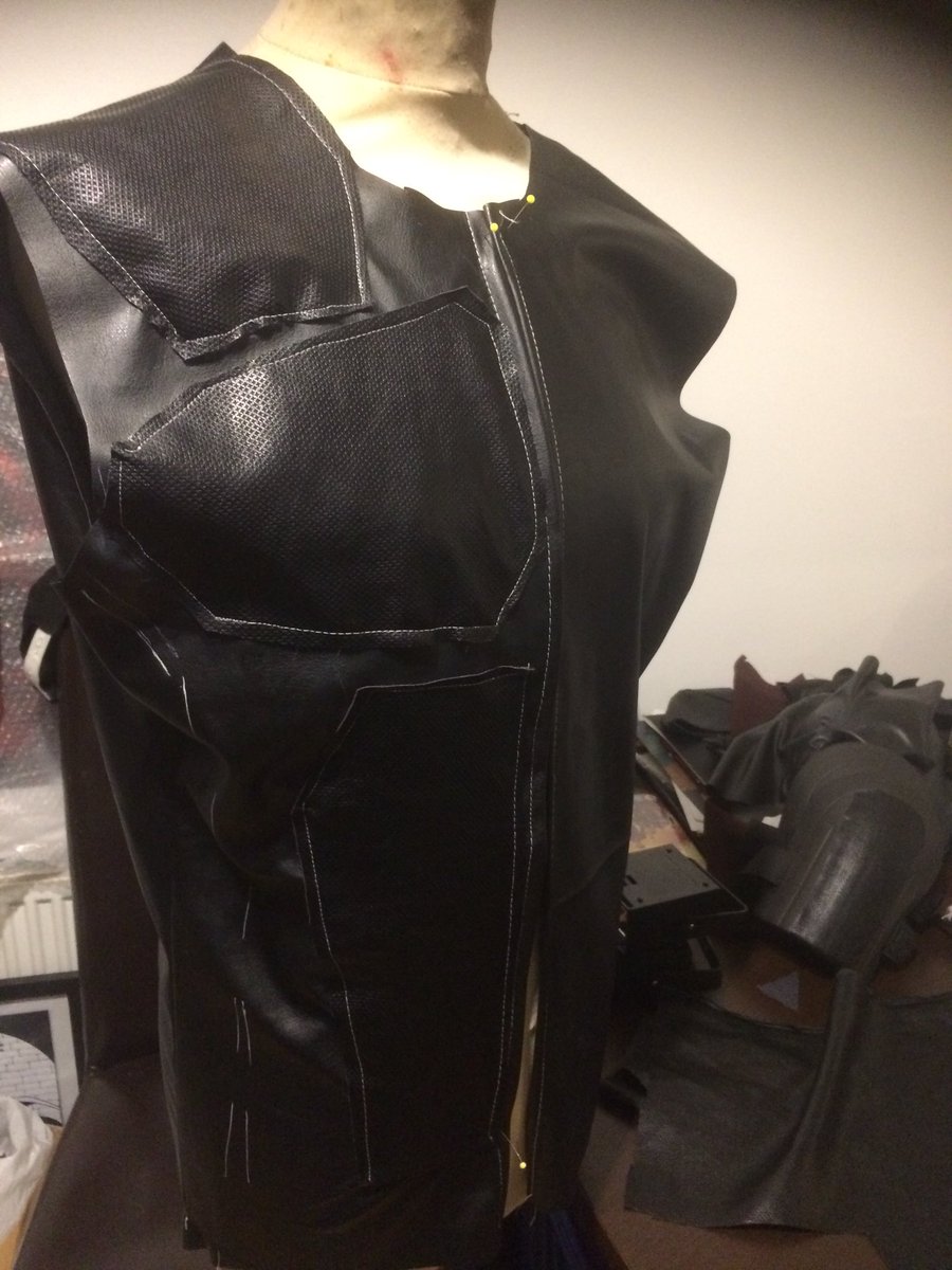 chriswilmer82's tweet photo. Project number 4 almost ready for spray painting with ox blood red ! Leather superhero . 😜🤘🏻#superhero #leather #daredevil #costumemaker #costumedesigner https://t.co/33ulsx4ObY