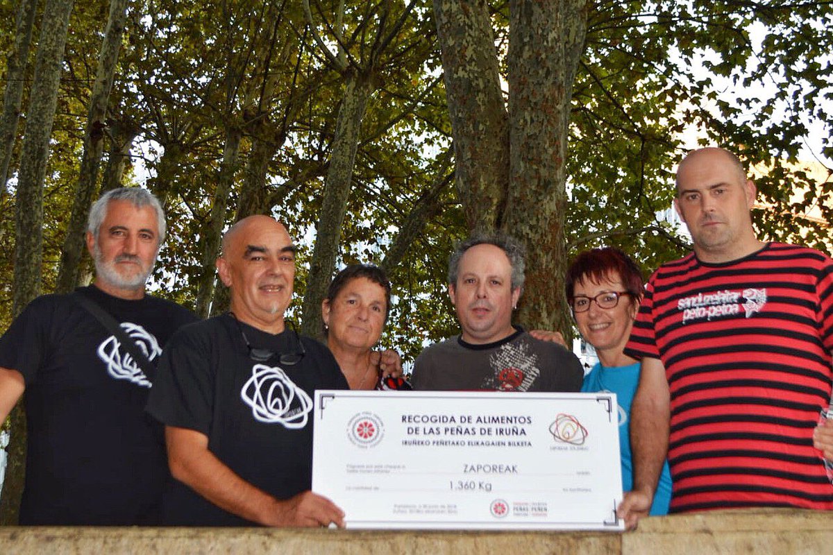 Las actividades de la Federación, con un importante componente social y solidario, dan sus frutos y <a href="/ProyectoSabores/">Zaporeak</a> , <a href="/Adano1989/">Adano</a> y <a href="/EM_Navarra/">Esclerosis Múltiple Navarra #ConexionesEM</a> reciben nuestra aportación solidaria con el fin de ayudar y mejorar sus proyectos #PeñasSolidarias