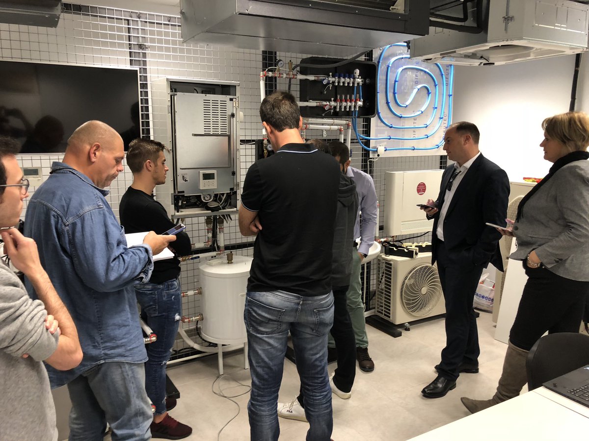 panaservice's tweet image. Formación #Aquarea para #KeyService
#Panasonic formando profesionales