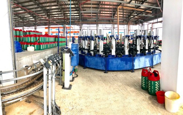 AburiComposites's tweet photo. Carousel and operation point. #LPG filling station with #compositecylinders.
#WLPGA #AEGPL #UKLPG #ExceptionalNRG #lpgSG2018 #LPG #GLP #LPGas #GasLP #LPGcylinder https://t.co/Pl5r34MgC3