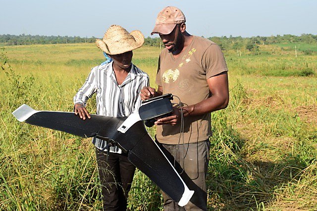 Seyi Oyenuga #farmer &amp; #digital entrepreneur, member of the <a href="/AfGoesDigital/">Africa Goes Digital Inc.</a> consortium, grows and processes #cassava on a 400 ha farm in #Nigeria. <a href="/AFP/">AFP News Agency</a> News interviewed him. Watch 🎞️ goo.gl/tUYLNN | #startups #digitalisation #mechanisation | <a href="/CTAflash/">CTA</a> #EUDev 🇪🇺 support