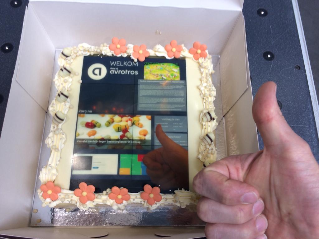 DVPD's tweet image. Supertof wanneer je klant je bedankt (in dit geval @AVROTROS ) voor de opgeleverde #videowall d.m.v. een foto-taart !!