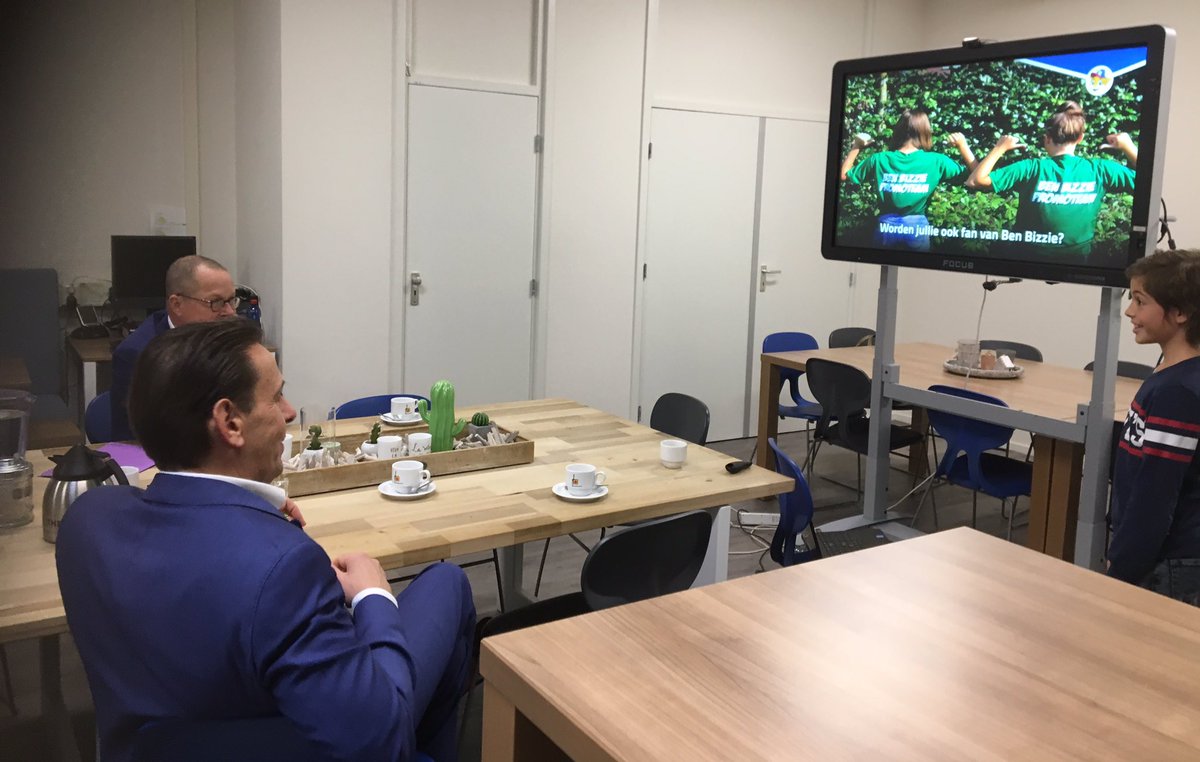 Kinderen inspireren <a href="/GerKoopmans/">Ger Koopmans</a> en <a href="/rolandvankessel/">Roland Van Kessel</a> met Ben Bizzie Meijel. #peelgeluk