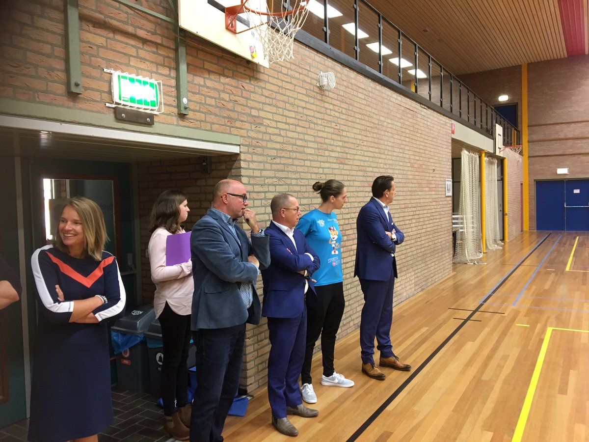 roynegen's tweet photo. Kinderen inspireren @GerKoopmans en @rolandvankessel met Ben Bizzie Meijel. #peelgeluk https://t.co/7jFa1whYtb