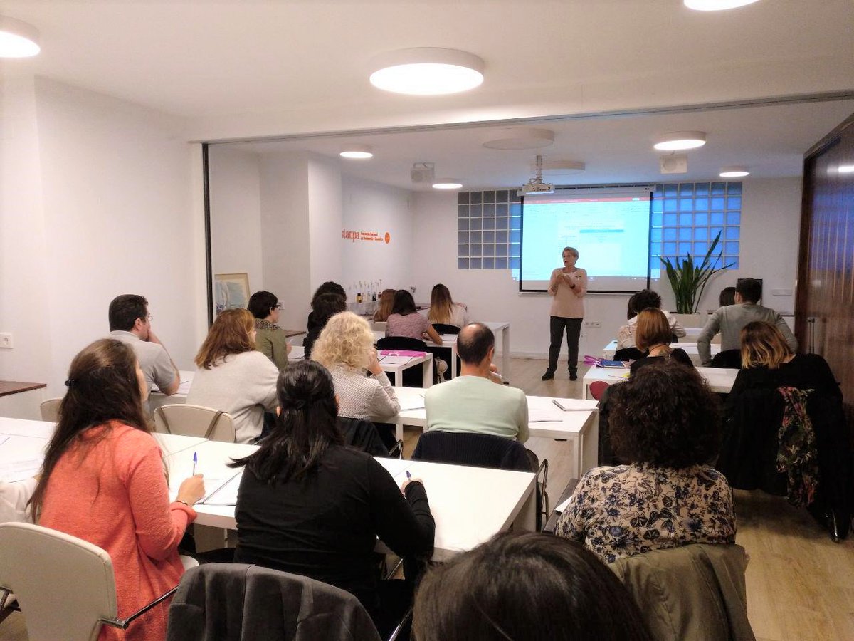 stanpa_es's tweet photo. Apostamos por la #FormacionStanpa y por eso, hoy, Curso sobre Cómo Valorar la Estabilidad de un Producto #Cosmetico: Desde el desarrollo de producto hasta la puesta en el #mercado, en nuestra sede de Barcelona, impartido por @CESTEBANS 👌🏾 #industriacosmetica https://t.co/aWeYsLoF26
