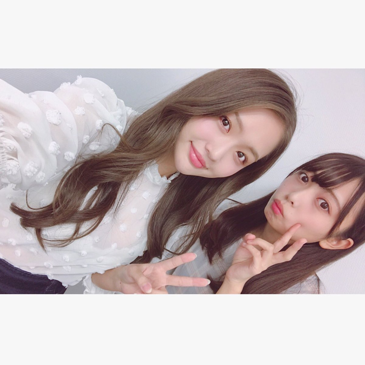 現場ついて控え室でボーーっとしてたら
めっっっっちゃ視線を感じて顔をあげたらこの子がいました。笑
Rの法則で一緒だったなっぺ♡♡
久しぶりに会えて嬉しかったー！！！

本日もお疲れ様でございました https://t.co/zdC7BBnSmp