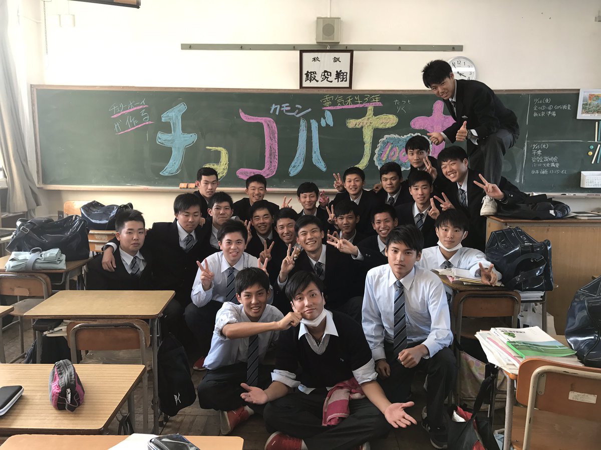 eguchi729's tweet photo. 最後の新工際が10.27に行われます！
みんなドシドシきてよー！
電気科3年では、マシュマロバナナする！！キャラメルソース チョコソース選べれるけん、しかも値段は100円こりゃ安いみんな買うしかないんじゃね？（笑）
ほかのクラスも美味しいもんしよるけん買ってよ！電気科RT https://t.co/2D7pt5Djde