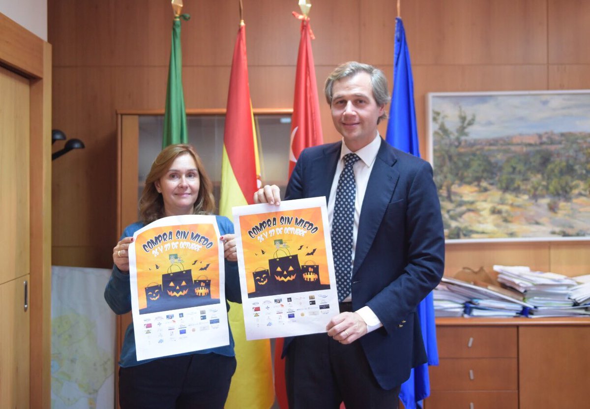 Aglezterol's tweet photo. Coincidiendo con la cercanía de la celebración de Halloween, más de 40 comercios se suman con descuentos y promociones a la campaña "Compra sin miedo" organizada por el Ayuntamiento. ¡Te esperan muchas actividades! ¡No te la pierdas! #CompraEnBoadilla https://t.co/2PMcUiJxrF https://t.co/s64UiXeZfP