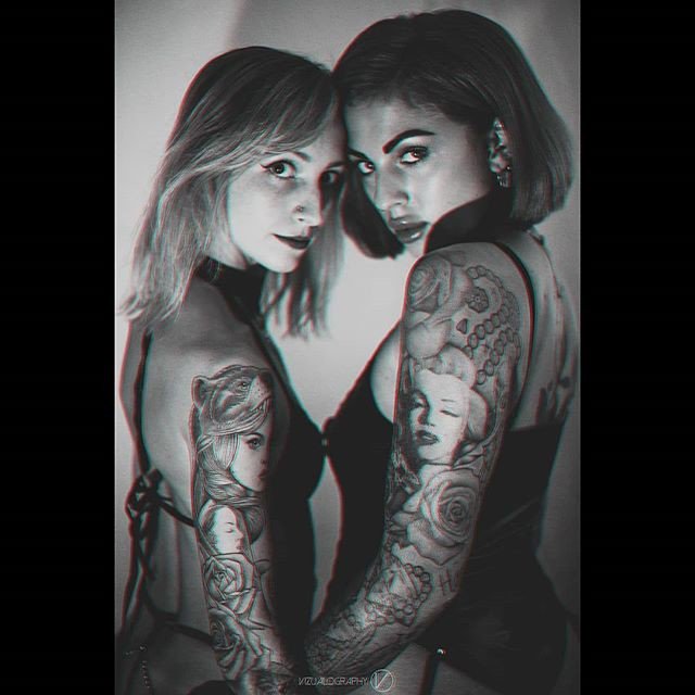 Reposting @vizualography_:
'Halloween is coming, time to slay!' feat. @siangworld X @cjlock_ 🔥🎃🔥🎃
.
#vizualography #photography #halloween #allhallowseve #horror #photoshoots #dark #grimy #doubletrouble #gg #duo #modelswithtattoos #tattoomodels #girlswithtattoos #edgy
