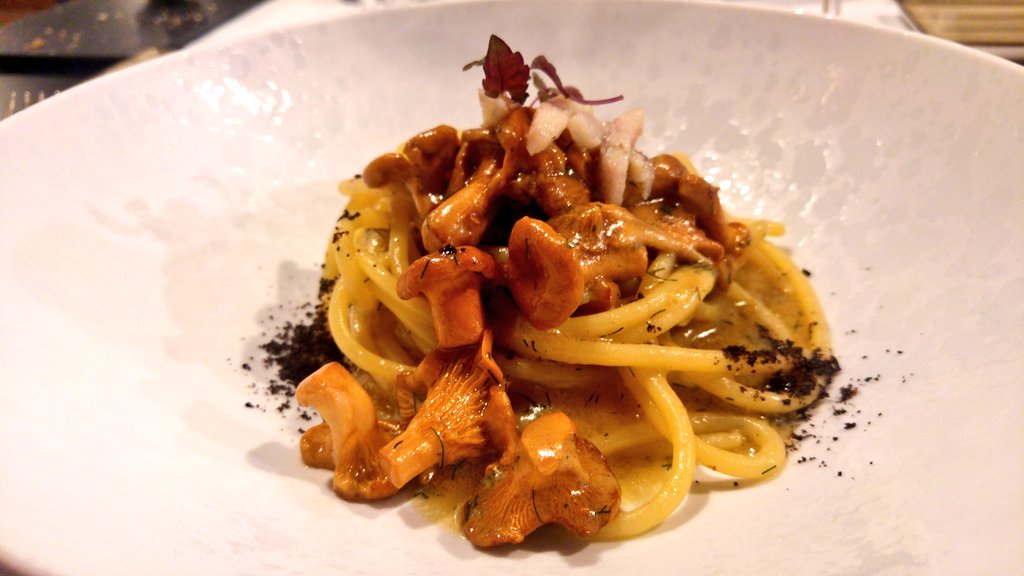 .<a href="/PARTICOLAREdS/">PARTICOLARE di Siena</a> - 

Grazie #chef #DanielCalosci 
#WorldPastaDay questi spaghettoni #anguilla #cavolonero e #finferli sono strepitosi... #buonpranzo 
#WorldPastaDay 

<a href="/PastaZaffiri/">Antico Pastificio Zaffiri</a> <a href="/convivia_it/">CONVIVIA</a> <a href="/PassioneCirio/">CirioPassioneVerace</a> <a href="/anboemo/">Antonio Boemo</a> <a href="/Barbaga3Gaetano/">Gaetano Barbagallo</a> <a href="/paoloigna1/">paolo ignazio marong</a> <a href="/PastaZARA_it/">Pasta Zara</a> <a href="/MilenaLazzaroni/">MILE Milena Lazzaroni</a>