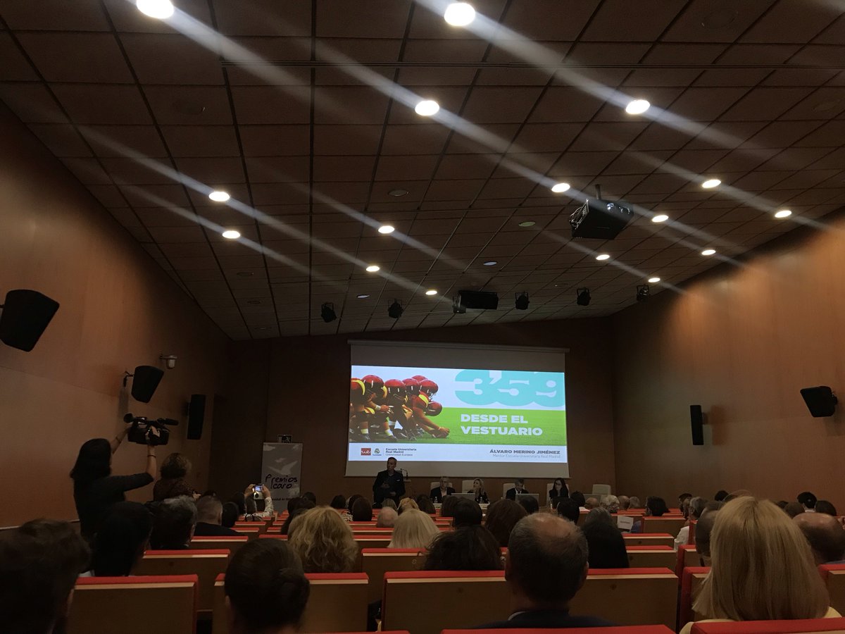 agatares's tweet photo. “Las ganancias marginales del día a día, como palanca de cambio para el éxito” #AlvaroMerino ahora en los #PremiosÍcaro de la @ualmeria. Enhorabuena a la #Ual por impulsar la conexión #empresa #universidad 👏🏻👏🏻👏🏻 https://t.co/ytt1e0QRp0