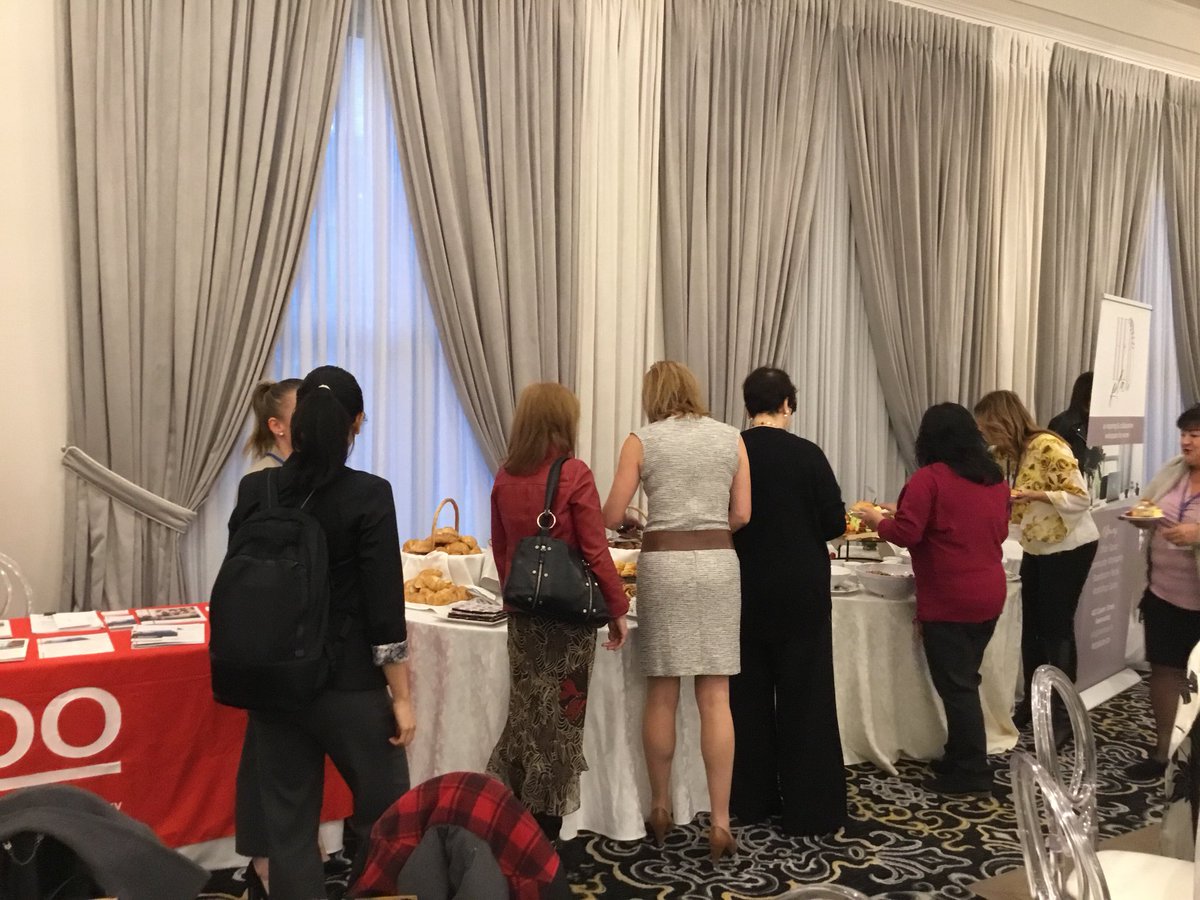 AuroraChamberON's tweet photo. We’re off to a great start at the Women’s Summit this morning! Guests are visiting exhibitors, grabbing continental breakfast, networking and getting their free professional headshots ! Are you here? Share your day with us using #ACOCWS2018 https://t.co/mw1yv1FJdt