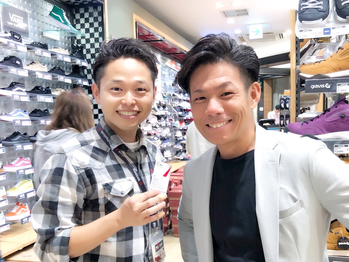 Uzivatel 中川博之 Na Twitteru 今日はオークリー ヨドバシカメラ Abcマートで買い物しましたが それぞれの店員さんの対応が神でした やっぱり気持ち良いし 買って良かったなって心からそう思える しかもabcマートの店員さんが Kce 大阪校の大垣くんの後輩だと Uzivatel 中川博之 Na Twitteru 今日はオークリー ヨドバシカメラ Abcマートで買い物しましたが それぞれの店員さんの対応が神でした やっぱり気持ち良いし 買って良かったなって心からそう思える しかもabcマートの店員さんが Kce 大阪校の大垣くんの後輩だと