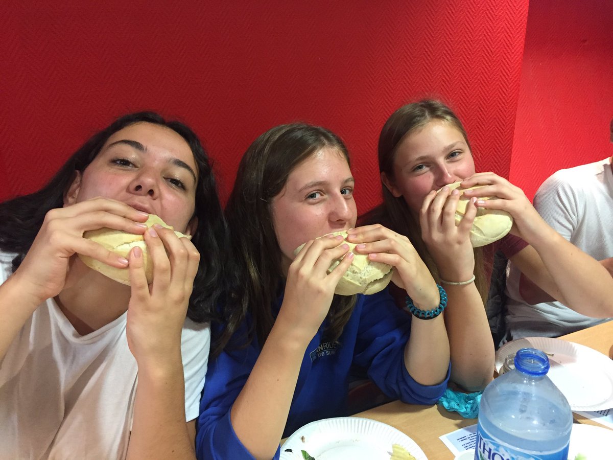 Forest_MFL's tweet photo. On a préparé les pans bagnats - une spécialité niçoise - délicieux!! #nice2018 #neverhungry https://t.co/JCXax0WlVg